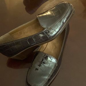 Ladies wedge loafers